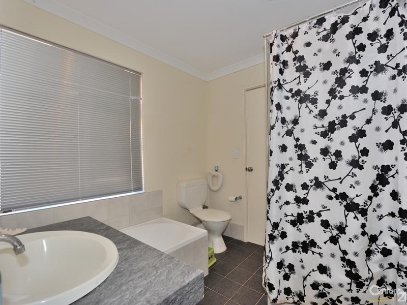 2/4 Bristol Street, Warnbro WA 6169
