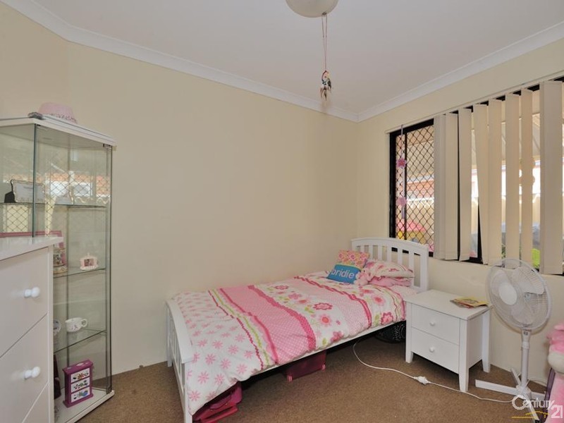 2/4 Bristol Street, Warnbro WA 6169