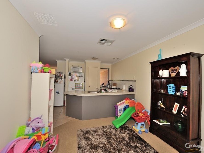 2/4 Bristol Street, Warnbro WA 6169