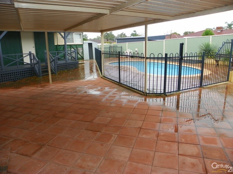 20 Riley Street, Leda WA 6170
