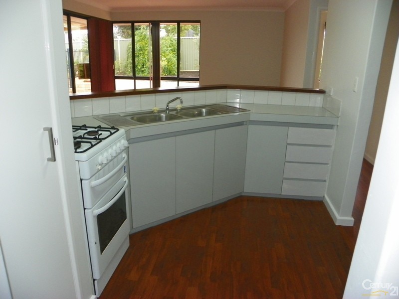 20 Riley Place, Leda WA 6170