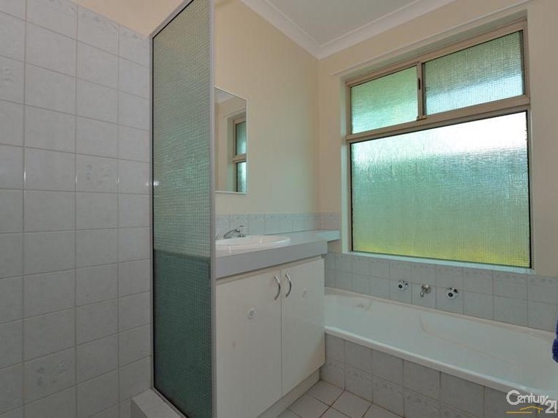 17 Requa Crescent, Warnbro WA 6169