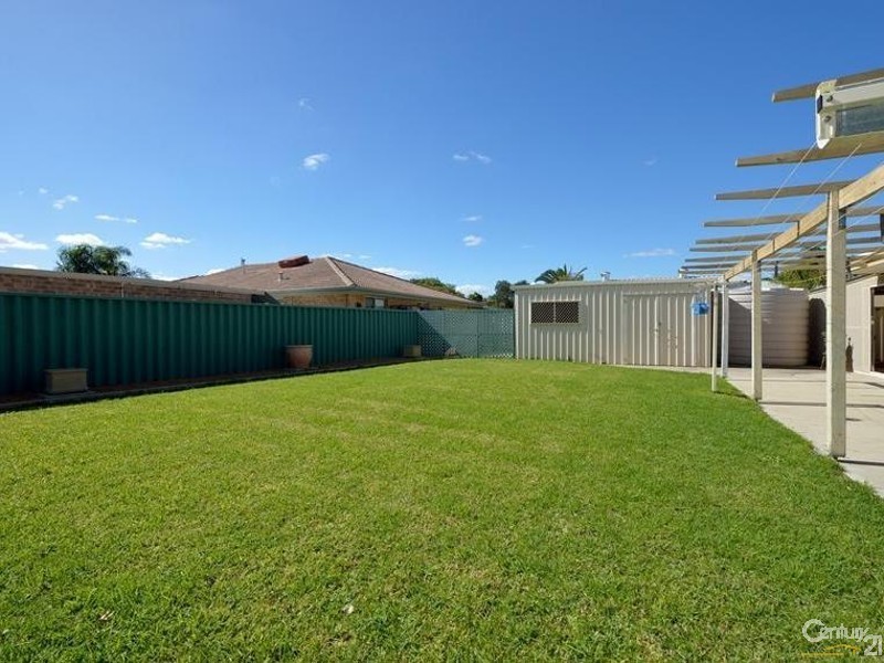 17 Requa Crescent, Warnbro WA 6169
