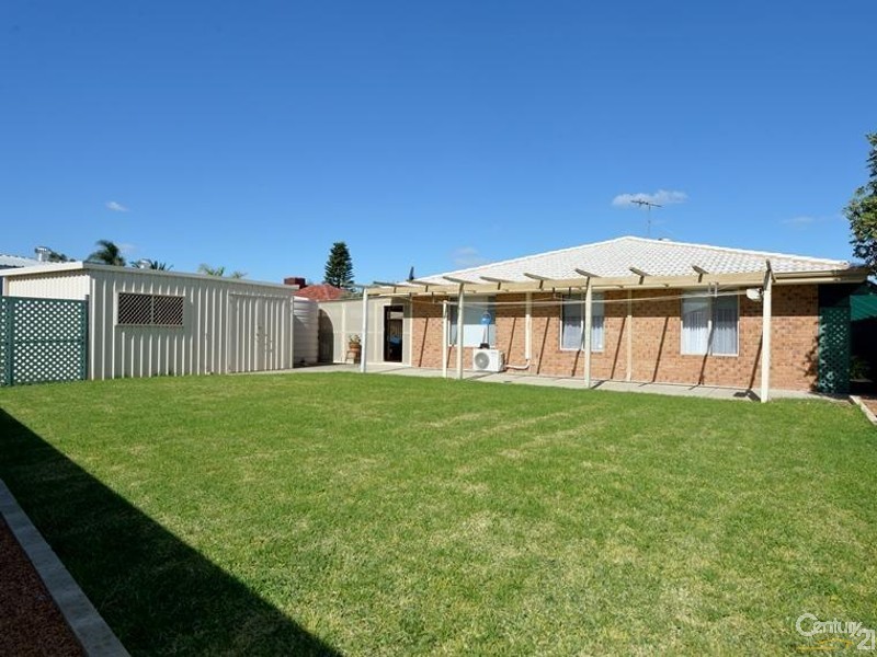 17 Requa Crescent, Warnbro WA 6169