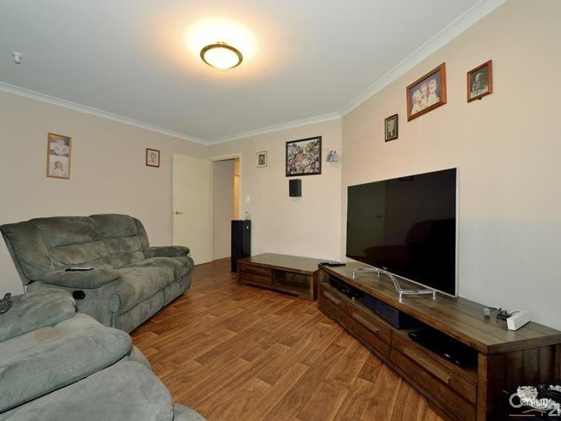 27 Silkhurst Crescent, Warnbro WA 6169