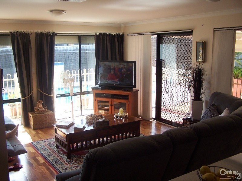 13 Mary Blair Way, Warnbro WA 6169