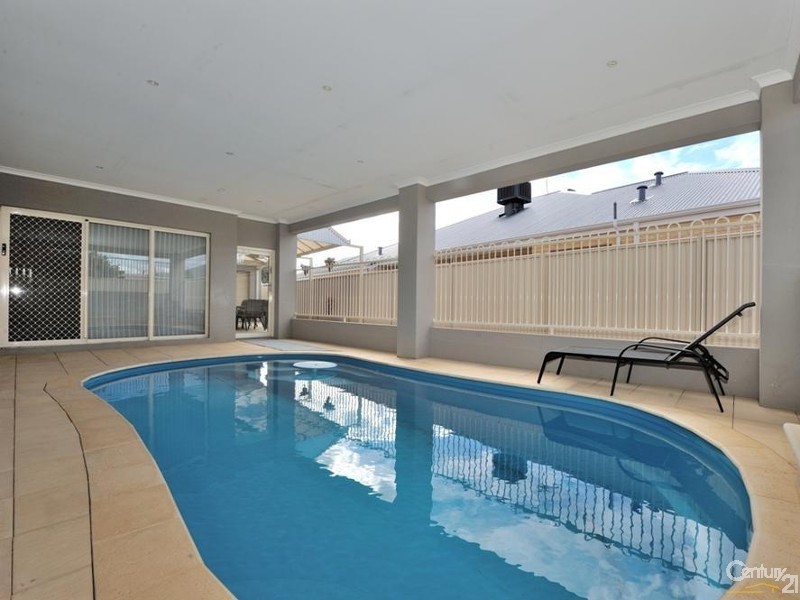 134 Harrington Waters Drive, Waikiki WA 6169