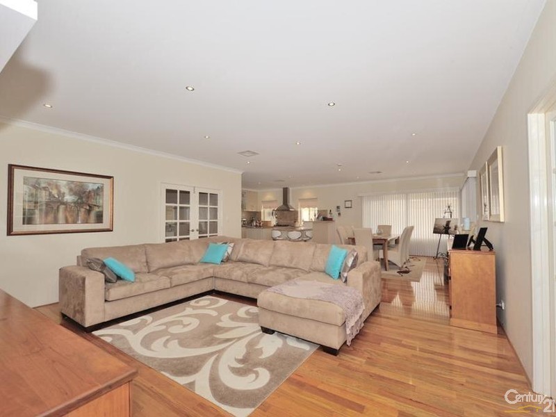 134 Harrington Waters Drive, Waikiki WA 6169