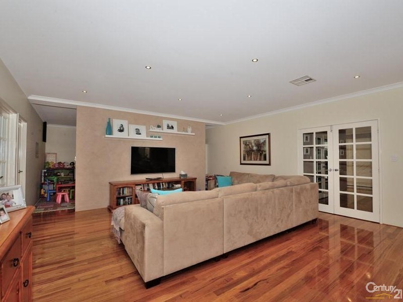 134 Harrington Waters Drive, Waikiki WA 6169