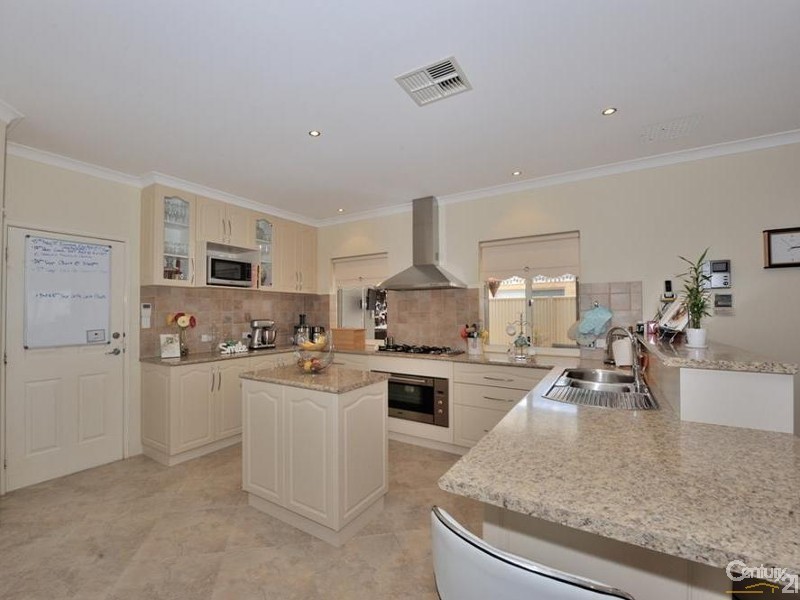 134 Harrington Waters Drive, Waikiki WA 6169