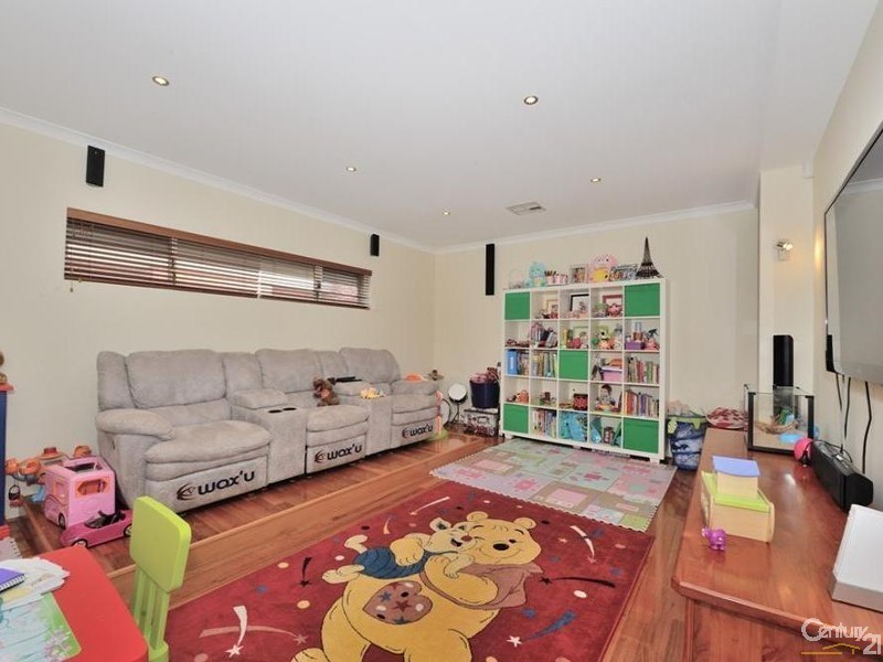 134 Harrington Waters Drive, Waikiki WA 6169