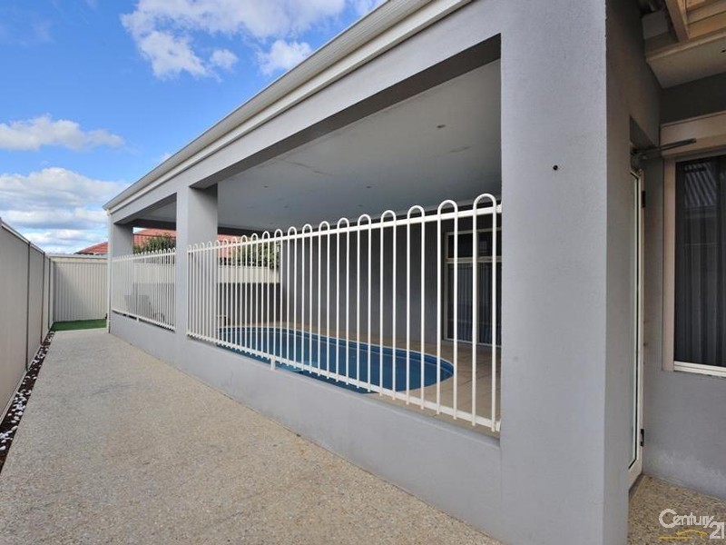 134 Harrington Waters Drive, Waikiki WA 6169