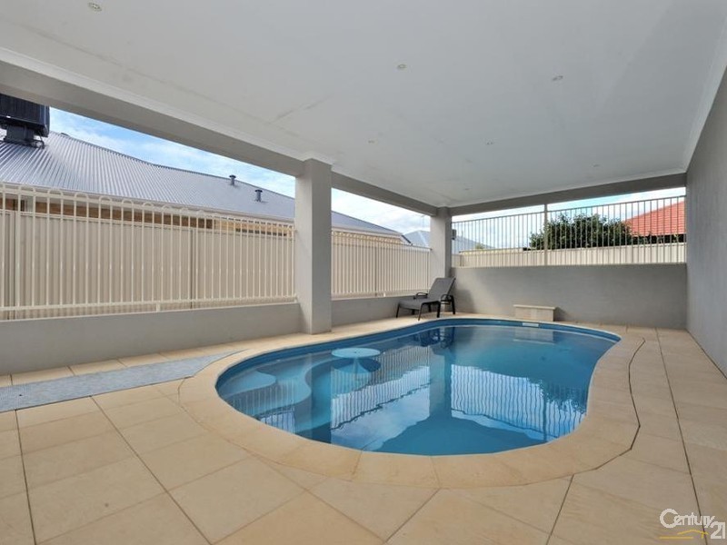 134 Harrington Waters Drive, Waikiki WA 6169