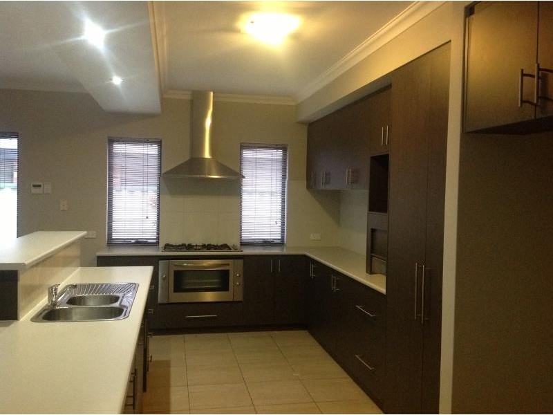 3 Kinsale Bend, Port Kennedy WA 6172