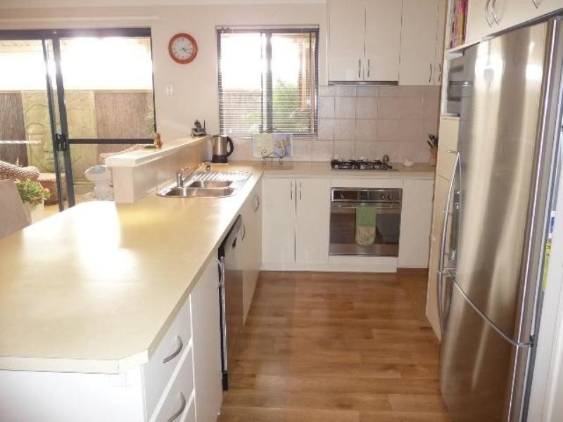 19 Riaza Parkway, Port Kennedy WA 6172