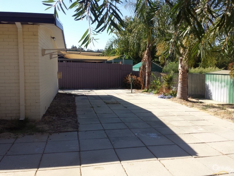 16 Crawford Road, Orelia WA 6167