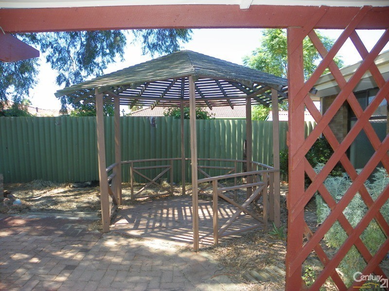 4 Burnside Way, Waikiki WA 6169