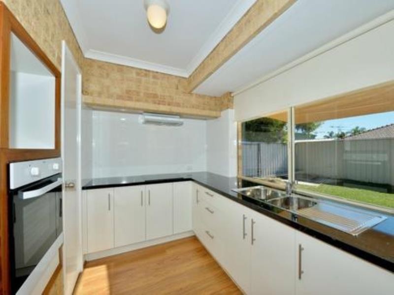 11 Manila Place, Warnbro WA 6169
