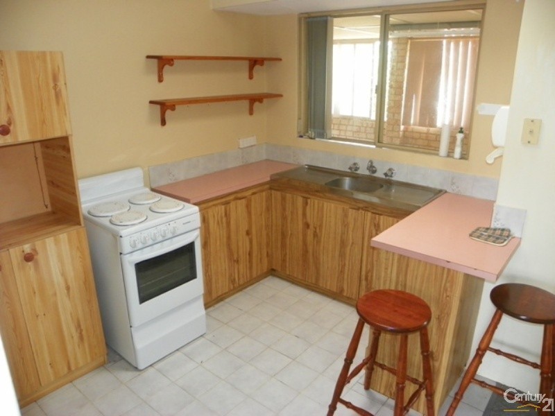 10 Moore Court, Cooloongup WA 6168