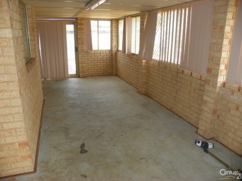 10 Moore Court, Cooloongup WA 6168