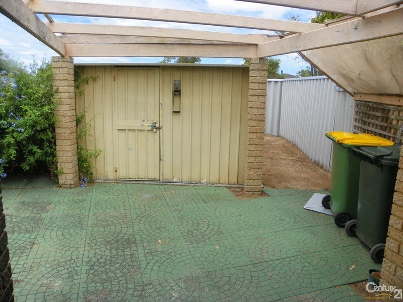 10 Moore Court, Cooloongup WA 6168
