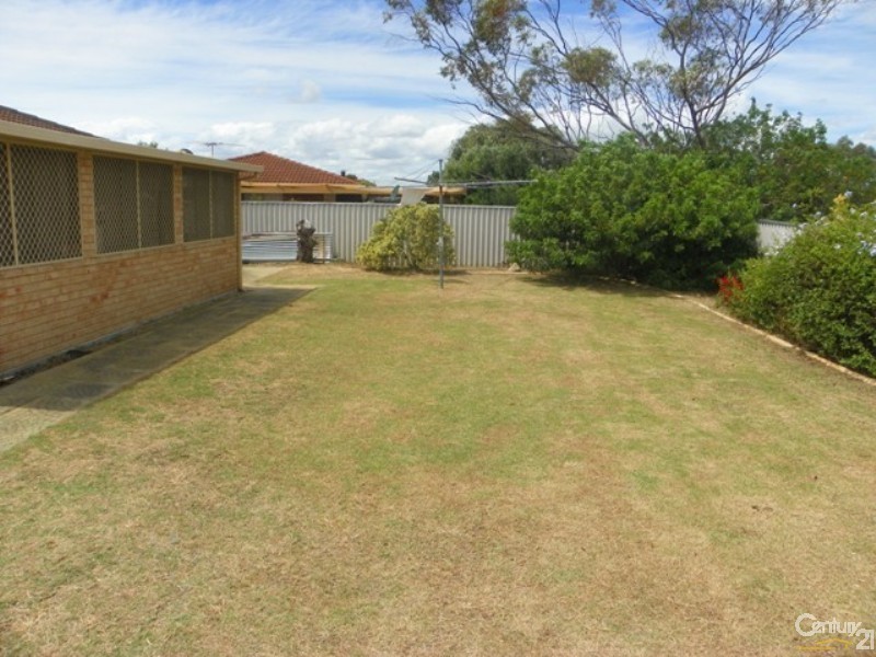 10 Moore Court, Cooloongup WA 6168