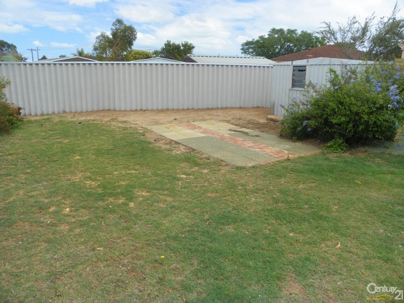 10 Moore Court, Cooloongup WA 6168