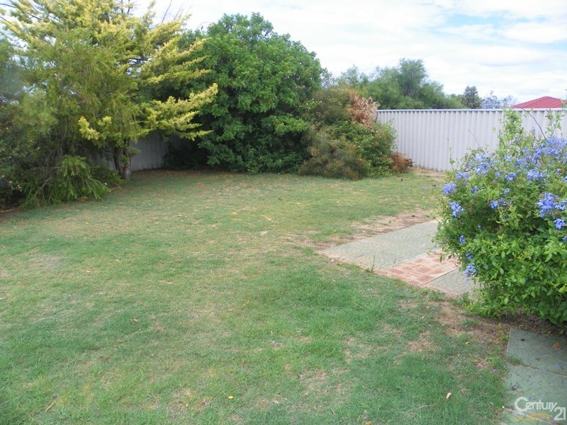 10 Moore Court, Cooloongup WA 6168