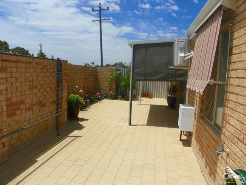 5/8  Ashford Avenue, Rockingham WA 6168