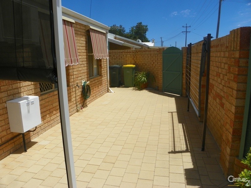 5/8  Ashford Avenue, Rockingham WA 6168