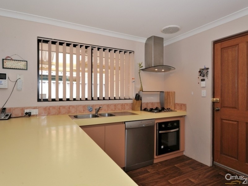 27 Silkhurst Crescent, Warnbro WA 6169