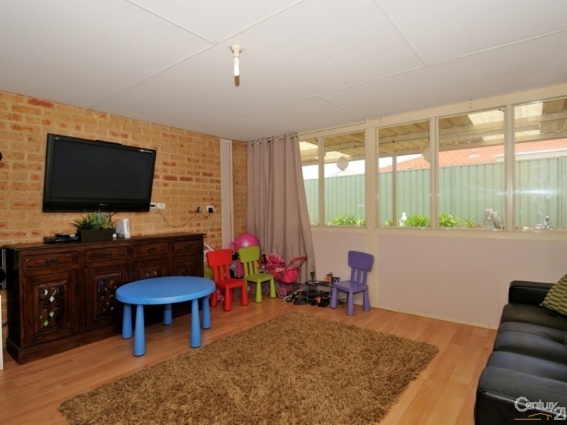 27 Silkhurst Crescent, Warnbro WA 6169