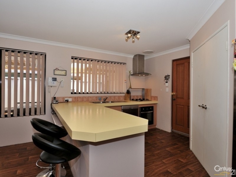 27 Silkhurst Crescent, Warnbro WA 6169