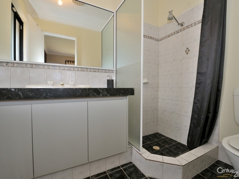 27 Silkhurst Crescent, Warnbro WA 6169