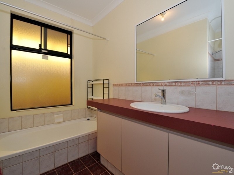 27 Silkhurst Crescent, Warnbro WA 6169