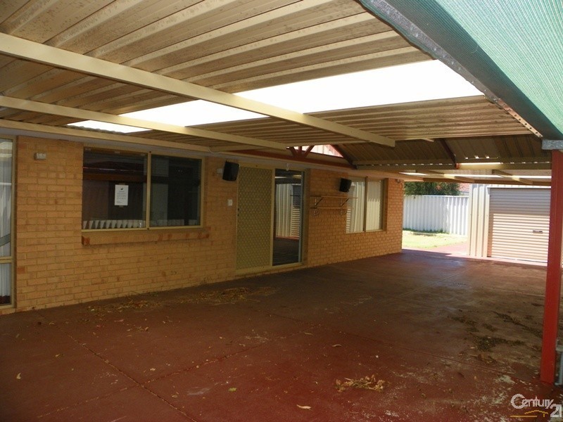 40 Montebourg Meander, Port Kennedy WA 6172