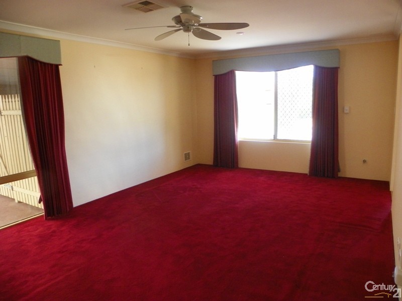 40 Montebourg Meander, Port Kennedy WA 6172