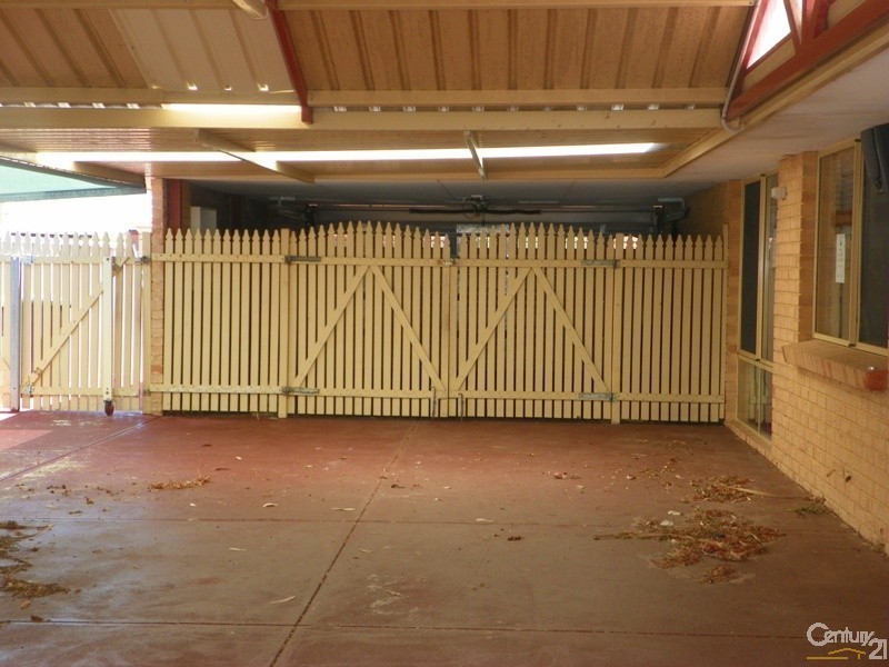 40 Montebourg Meander, Port Kennedy WA 6172