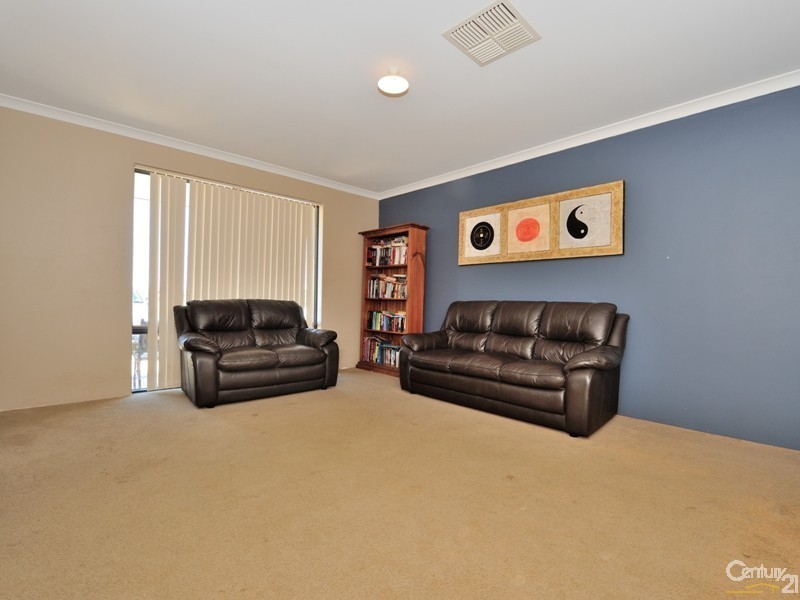 31 Pamplona Blvd, Port Kennedy WA 6172