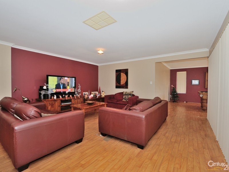 31 Pamplona Blvd, Port Kennedy WA 6172