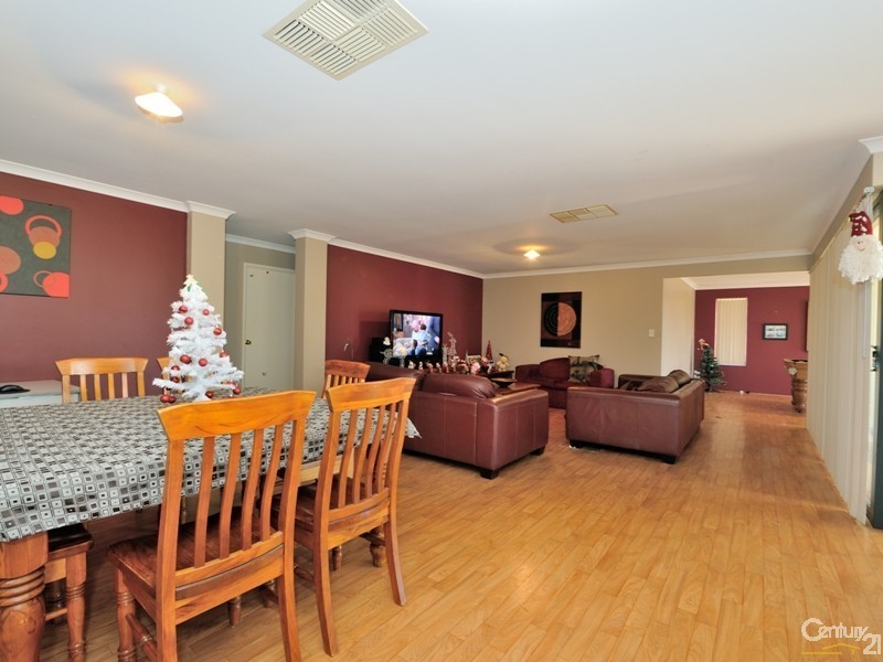 31 Pamplona Blvd, Port Kennedy WA 6172