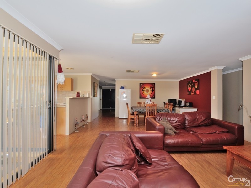 31 Pamplona Blvd, Port Kennedy WA 6172