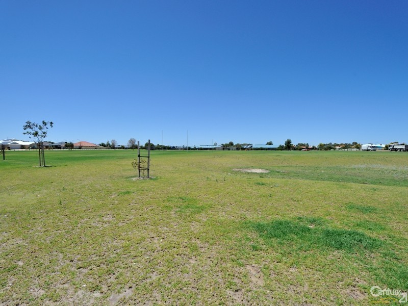 31 Pamplona Blvd, Port Kennedy WA 6172