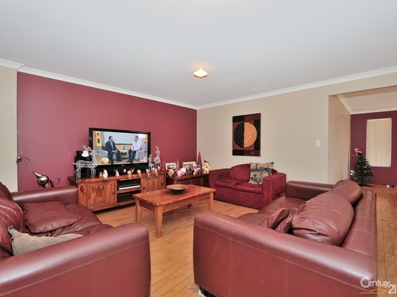 31 Pamplona Blvd, Port Kennedy WA 6172