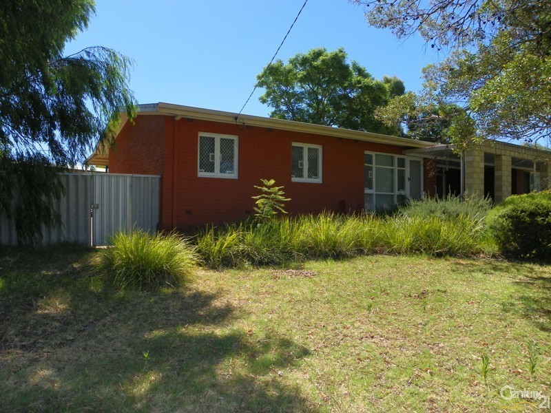 16 Maydwell Way, Calista WA 6167