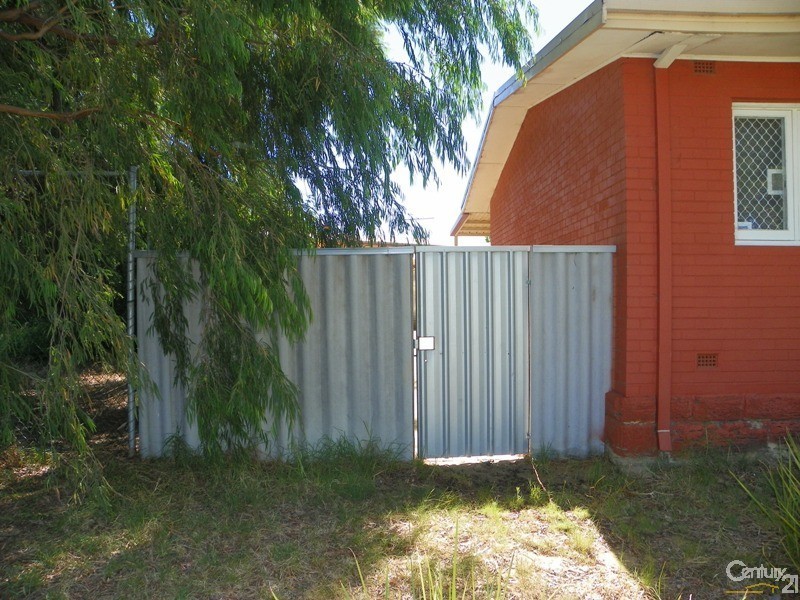 16 Maydwell Way, Calista WA 6167