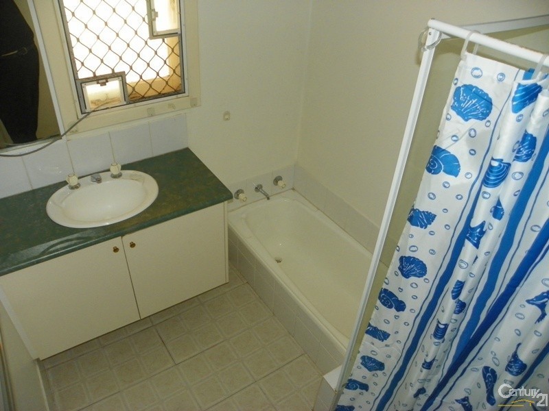 16 Maydwell Way, Calista WA 6167