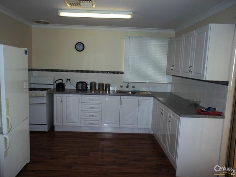 12 Broadbeach Place, Waikiki WA 6169