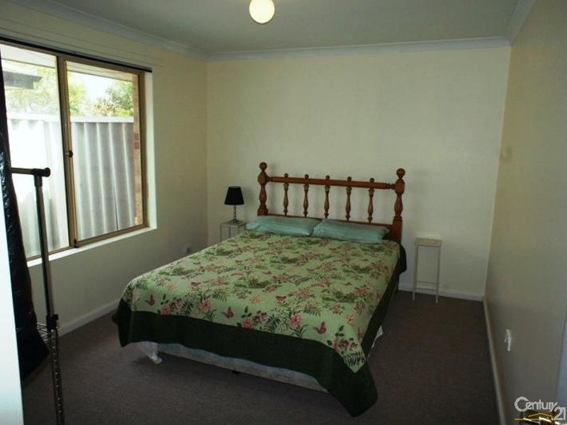 12 Broadbeach Place, Waikiki WA 6169