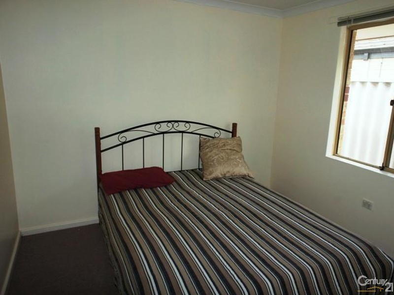 12 Broadbeach Place, Waikiki WA 6169